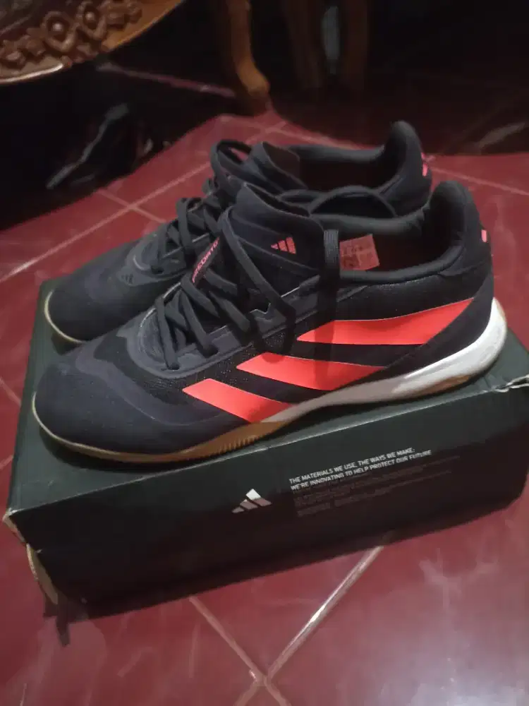 Sepatu futsal adidas predator