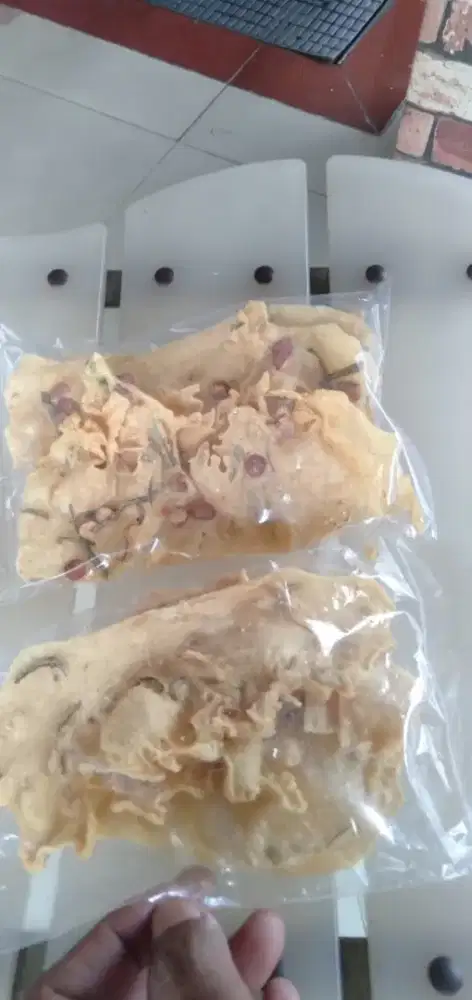 Di jual peyek kacang ,peyek ikan teri enak dan gurih di jamin enak