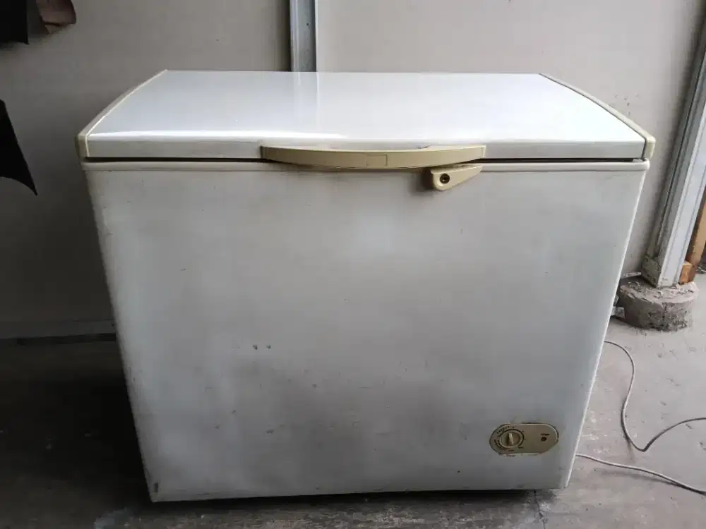 Freezer box Sharp 200 liter beku normal