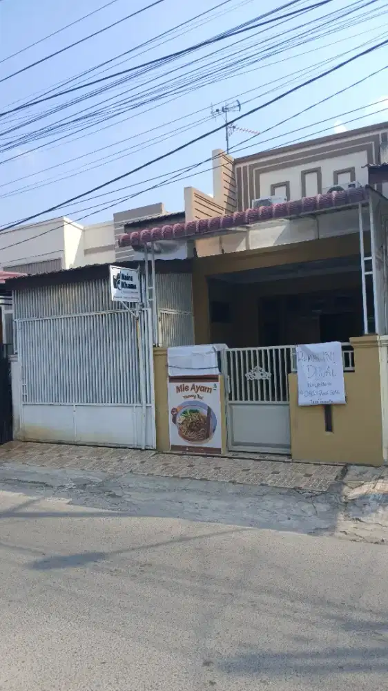 Dijual Rumah, Lokasi strategis pinggir jalan.