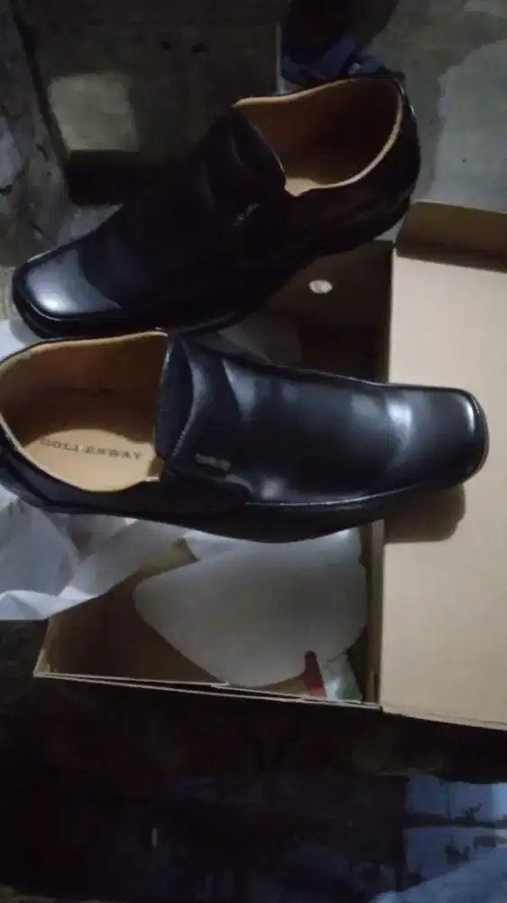 Sepatu  kulit merk goldenway