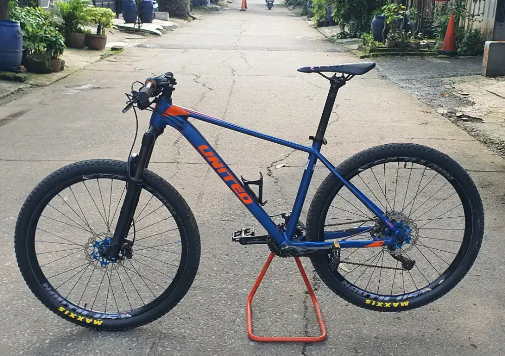 Clovis 7.00 fork rockshox grupset XT siap race