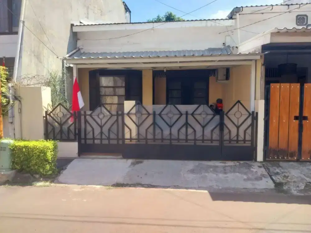 Rumah siap huni dkt stasiun Bintaro sektor 2Tangsel