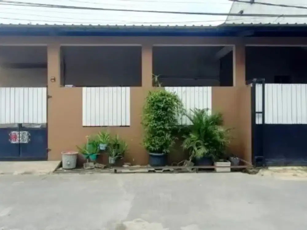 Dijual Rumah Luas dan Strategis di Bulevar Hijau Harapan Indah