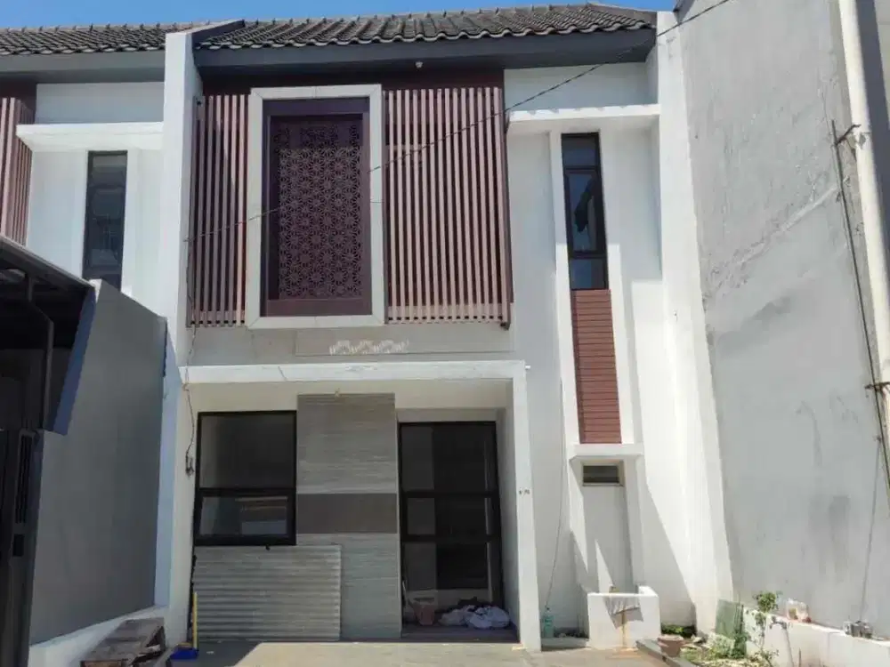 Dekat UPN rungkut dijual rumah baru 2 lantai  royal paka