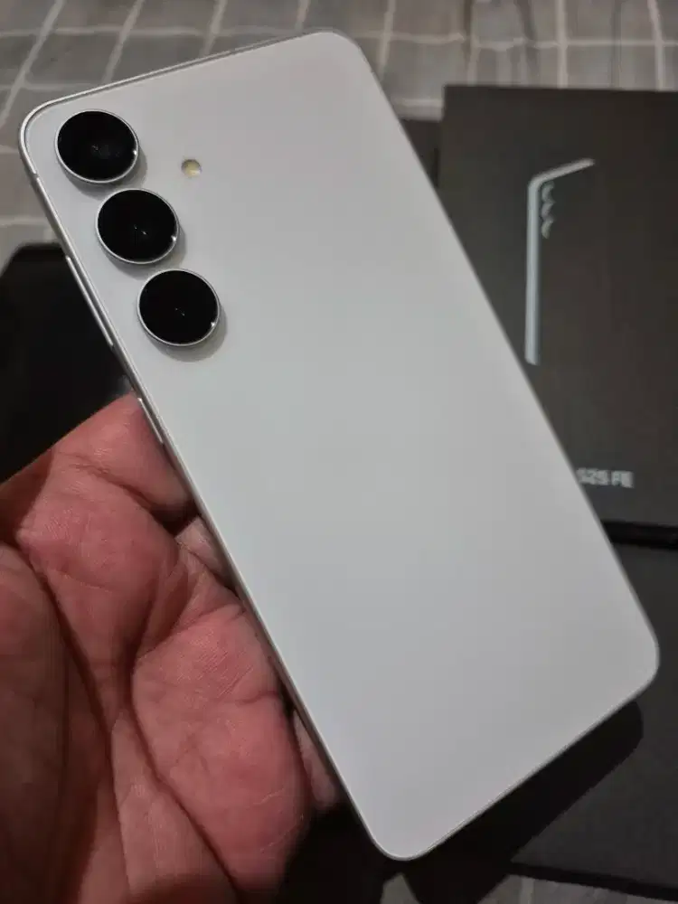 Samsung S25 FE 8/256 GB Like New Baru 1 Bulan