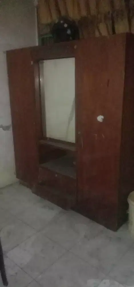 Lemari pakaian type lama