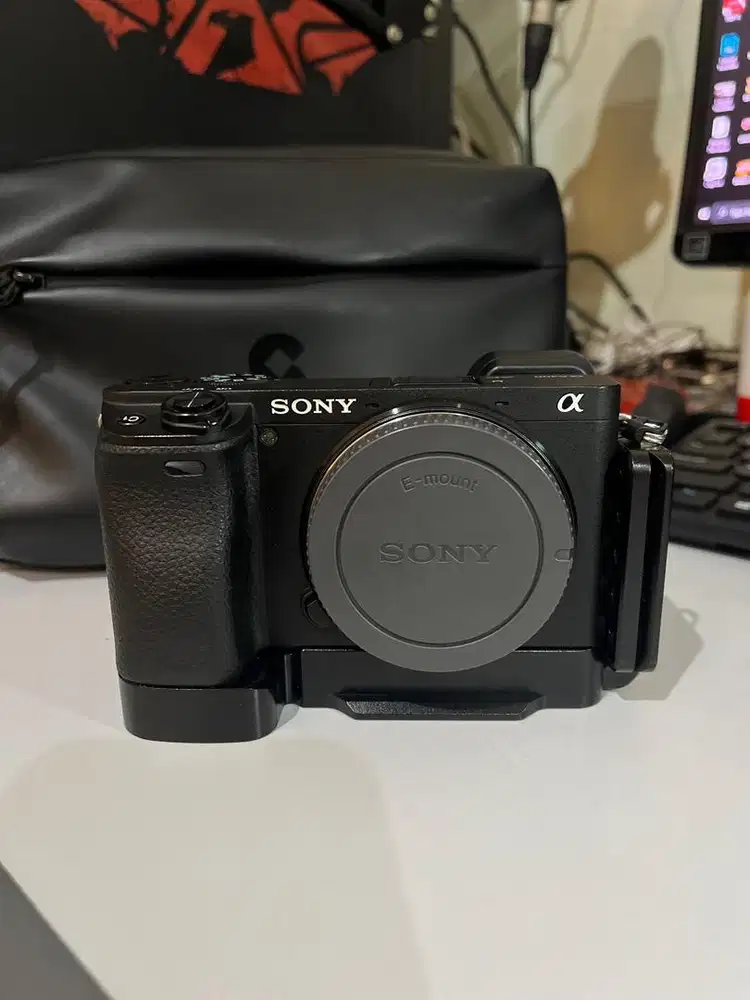 Sony A6400 + Lensa 18-105 F4 OSS