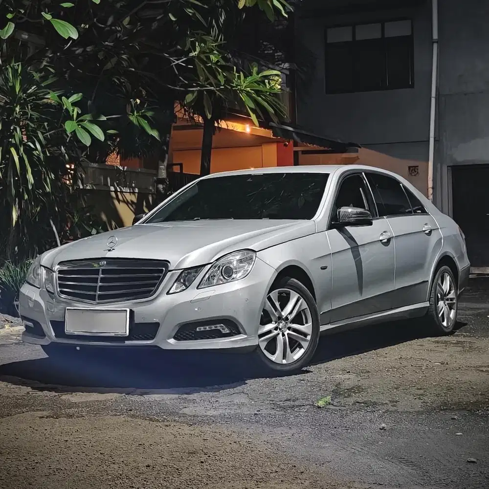 (CASH) Mercedes Benz E250 Avantgarde W212 2010