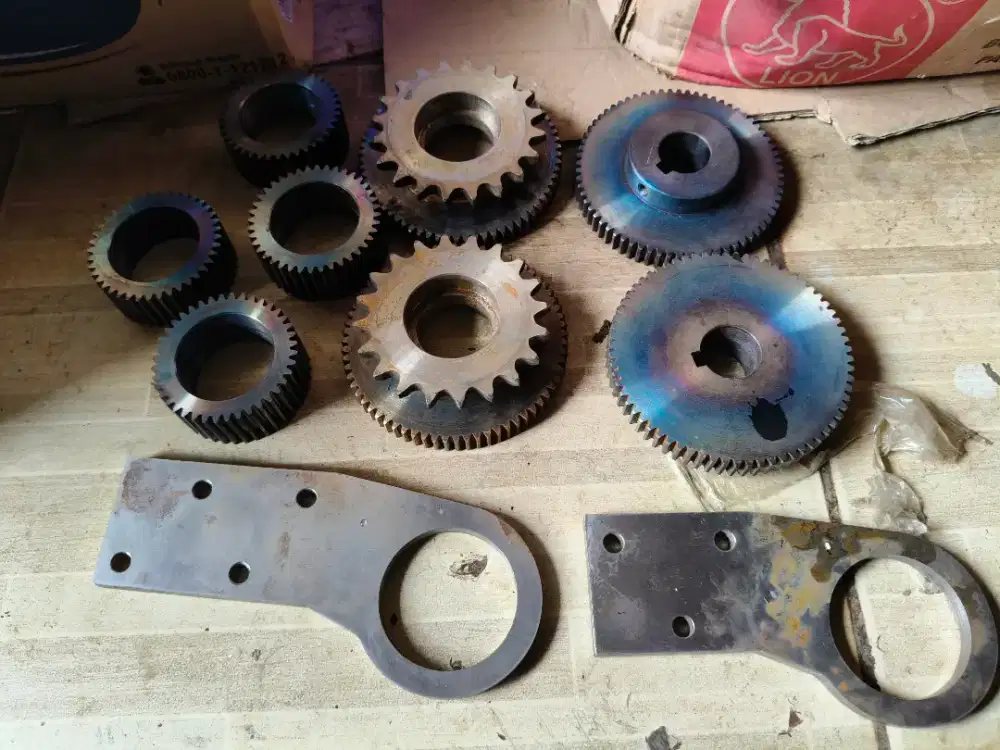 Operator mesin bubut dan las