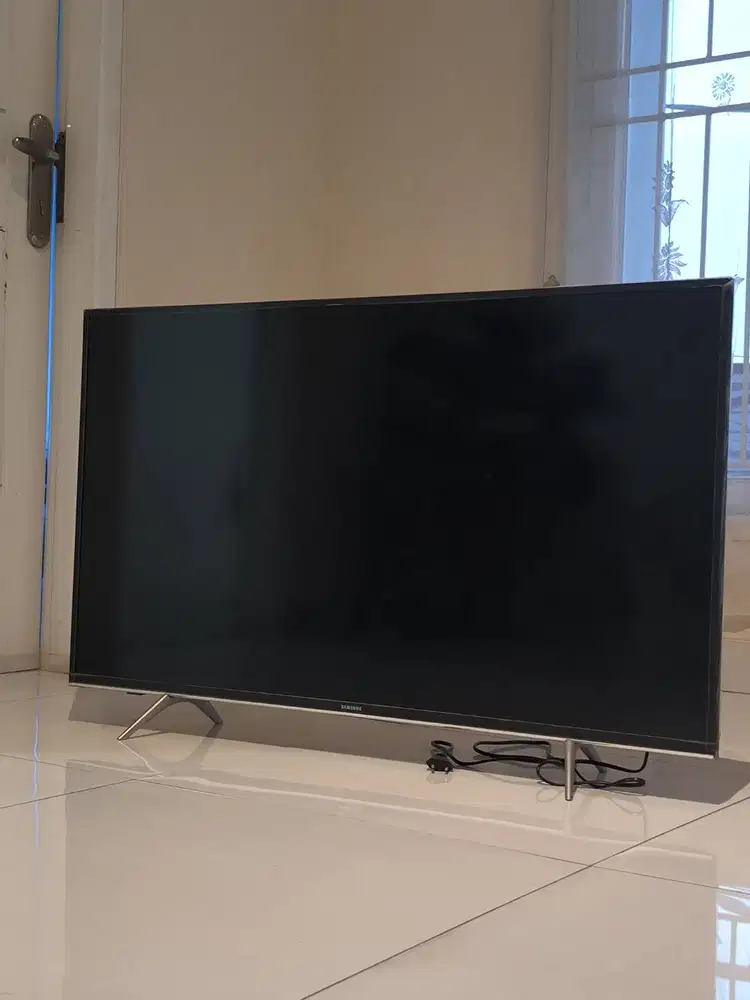TV Samsung 43 Besar Slim Bagus Bersih Rapi Terawat Audio Bagus Enak