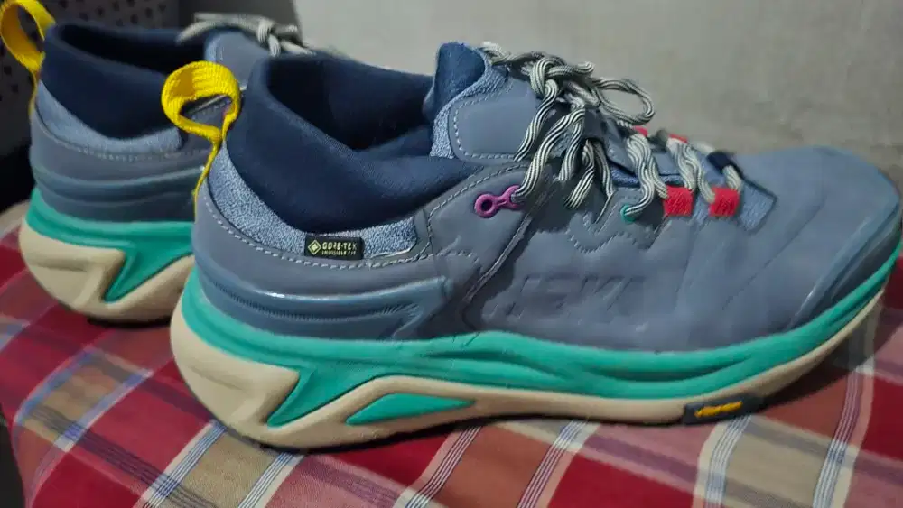 Sepatu hiking Hoka Kaha 3