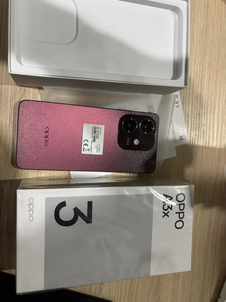 Jual hp Oppo dapat hadiah dan blm pernah di pakai.