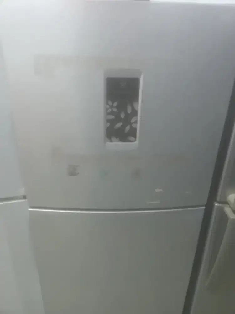 Di juam kulkas orisijil ELETROLUX siap pakai