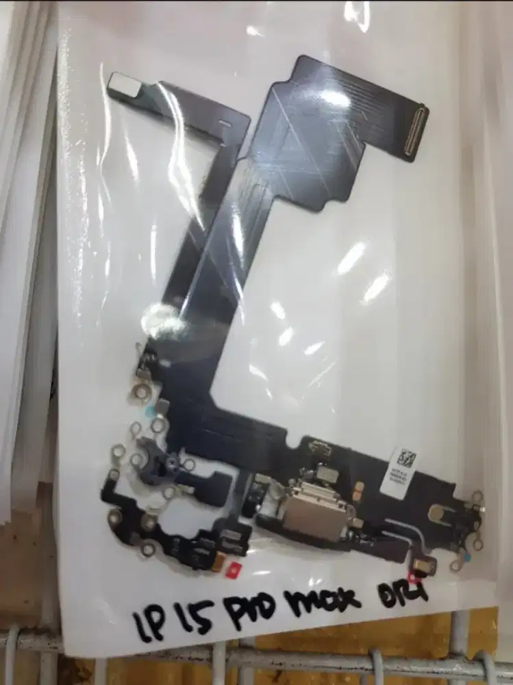 Flexsibel charjer iPhone 15 promax