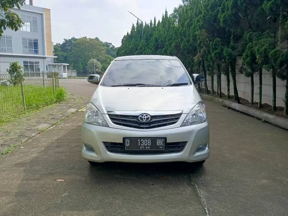 Toyota Kijang Innova g matic 2011 low km