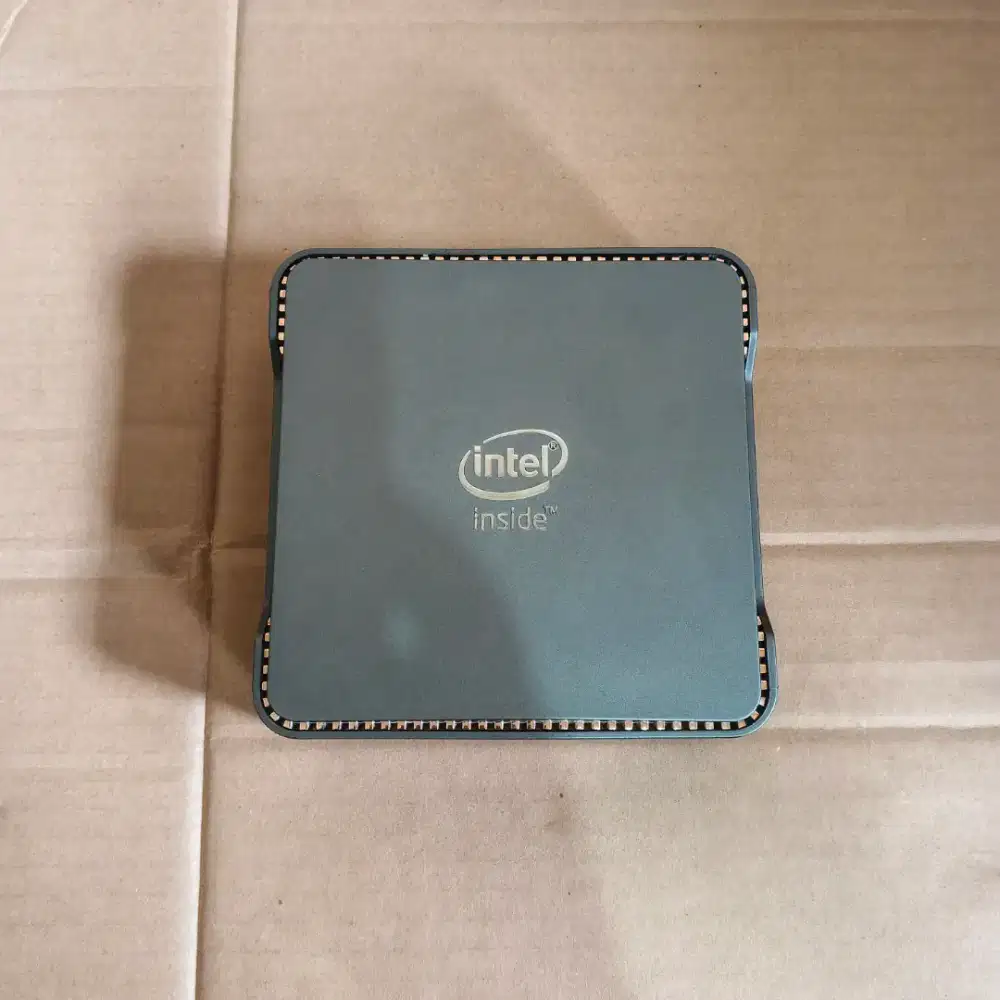 PC Mini Ram 4gb SSD 256gb LED 19 Inch