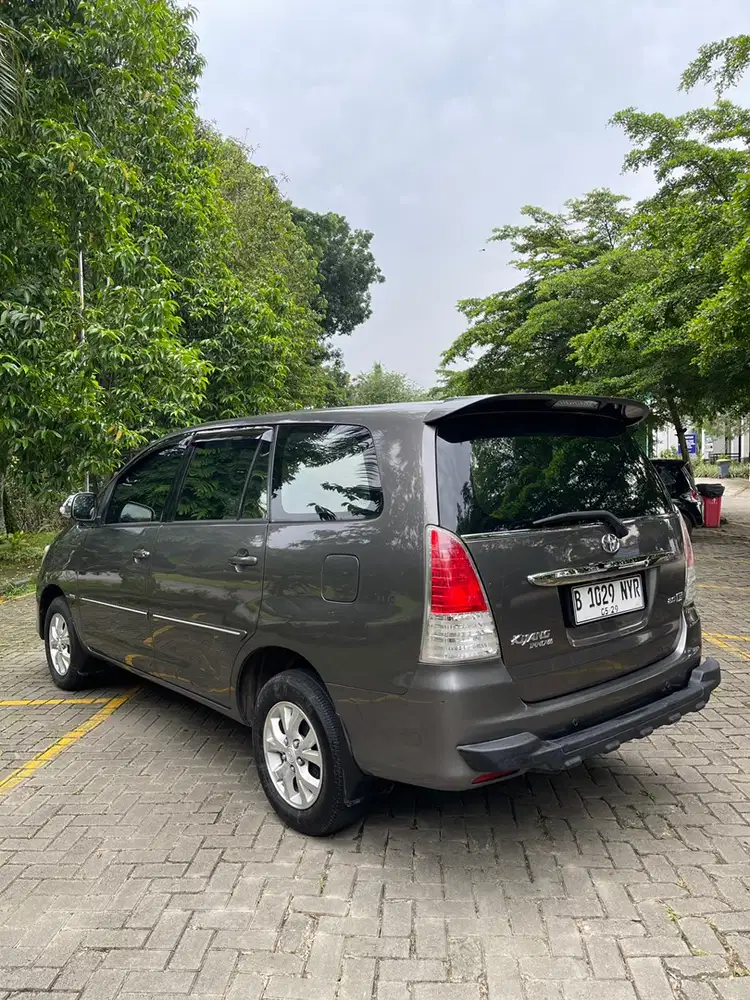 Toyota Kijang Innova 2009 Bensin