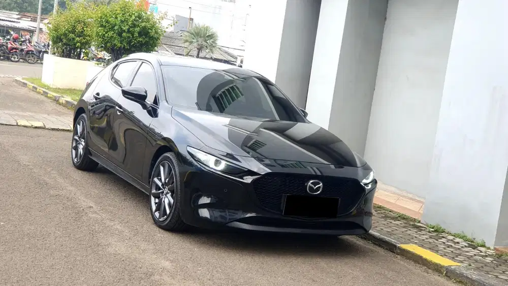 Mazda 3 hatchback skyactive 2020 hitam sunroof