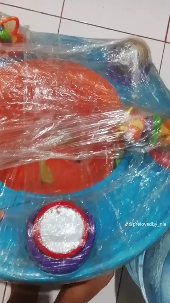 Tempat makan duduk dan bermain baby