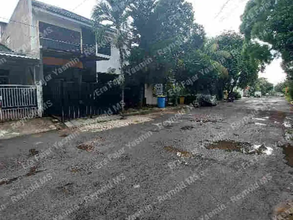 Rumah Asri 2,5 Lantai Full Furnish Permata Pamulang Samping Taman.