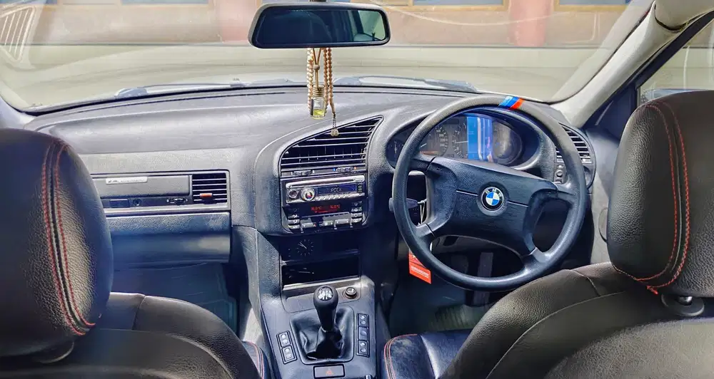 BMW 318i 1997 Bensin