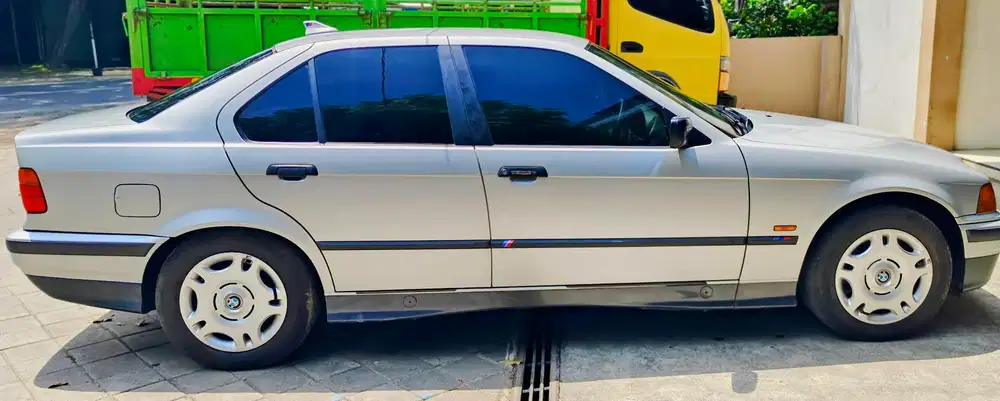 BMW 318i 1997 Bensin