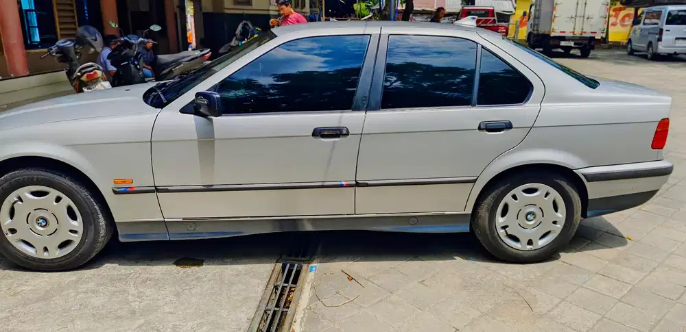 BMW 318i 1997 Bensin