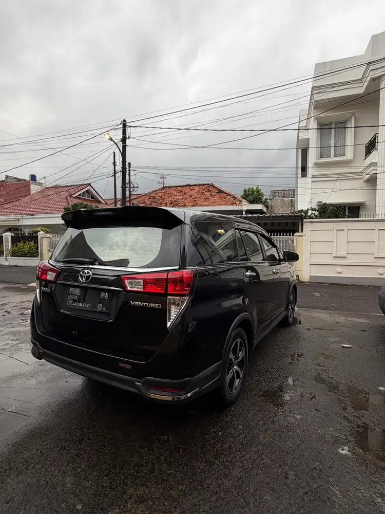 Innova Venturer Diesel AT