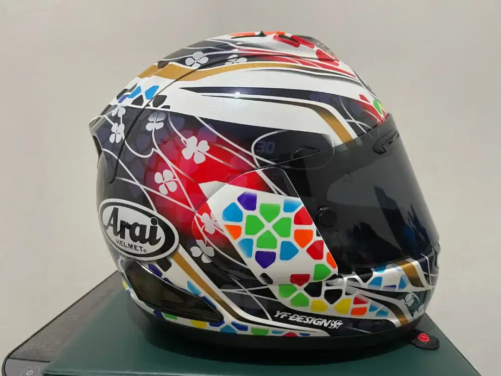 Helm motor merek Arai