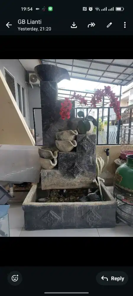 2 kolam ikan dan 1 air mancur