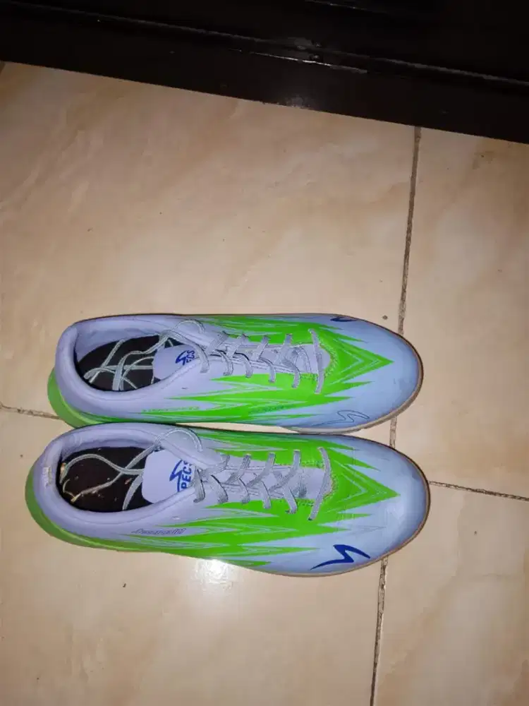 Jual sepatu futsal