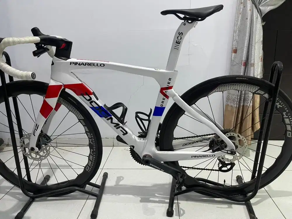 Sepeda roadbike pinarello Dogma F12