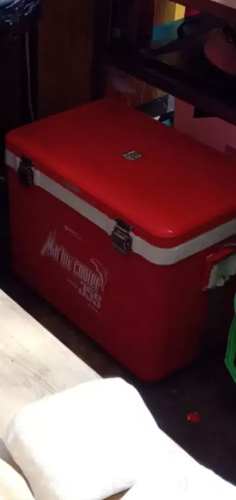 Marina cooler box