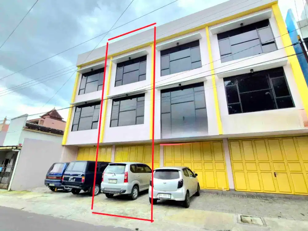 Ruko 3 Lantai Tengah Kota Siap Pakai Rasa Baru