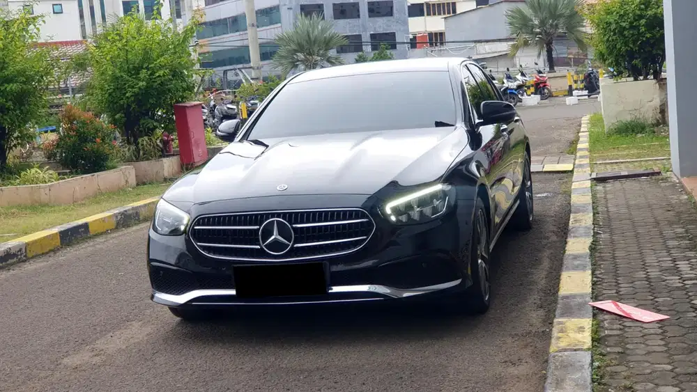 Mercedes benz mercy e200 avantgarde line 2022 hitam