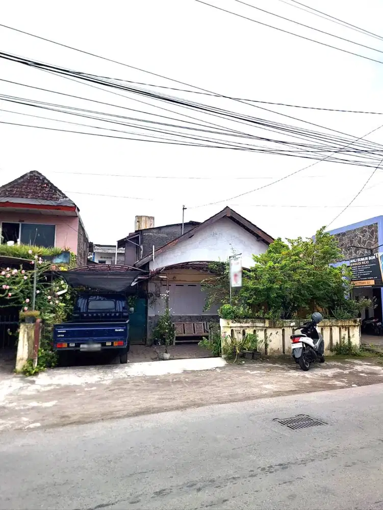 Rumah dan Ruang Usaha Strategis di Jalan Gambiran