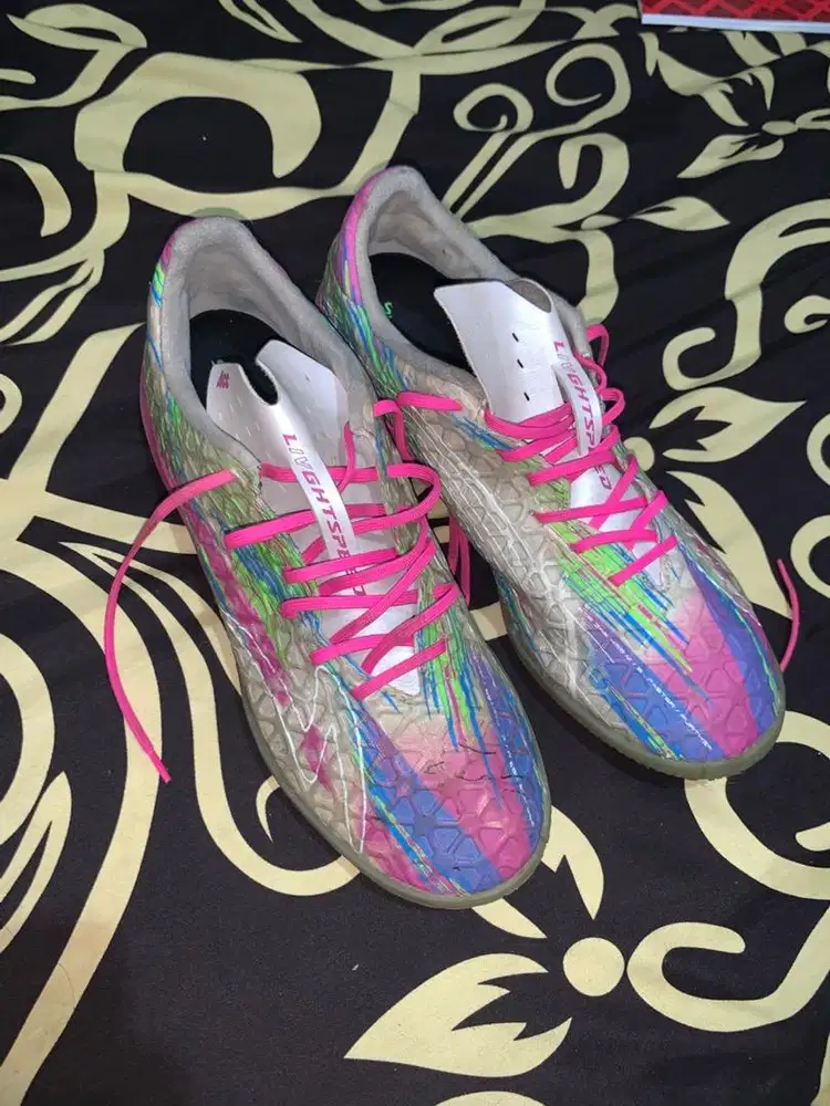 SPECS SEPATU FUTSAL ACCELERATOR LIGHTSPEED 4 NITRO ELITE IN WHITE