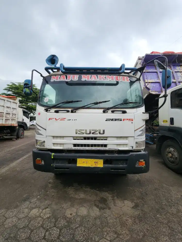 Isuzu Giga FVZ 285ps 2012 tronton dump truk 10 roda ready siap jalan