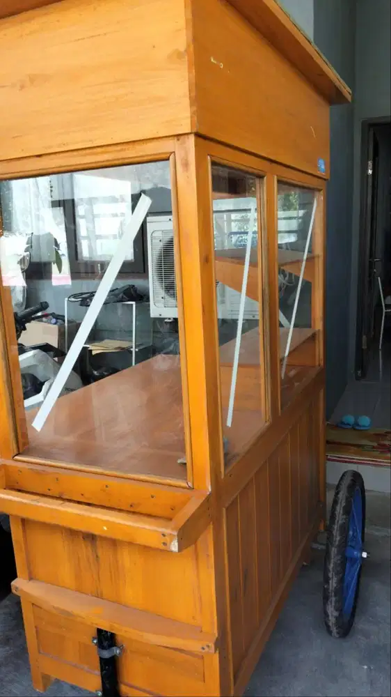 Dijual Rombong Kayu roda tiga, kuat dan kokoh. Tanpa lubang.