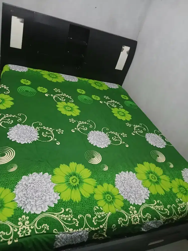 Tempat tidur dan kasur