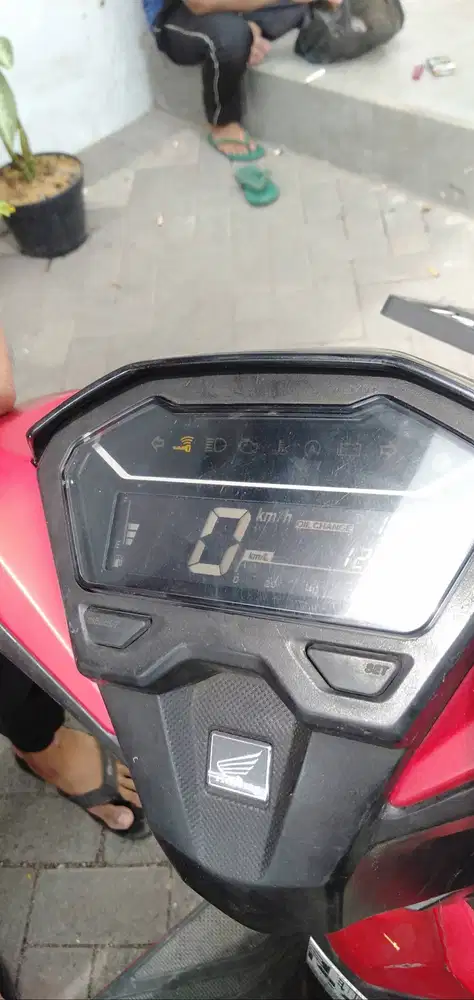 Vario 150 warna maroon