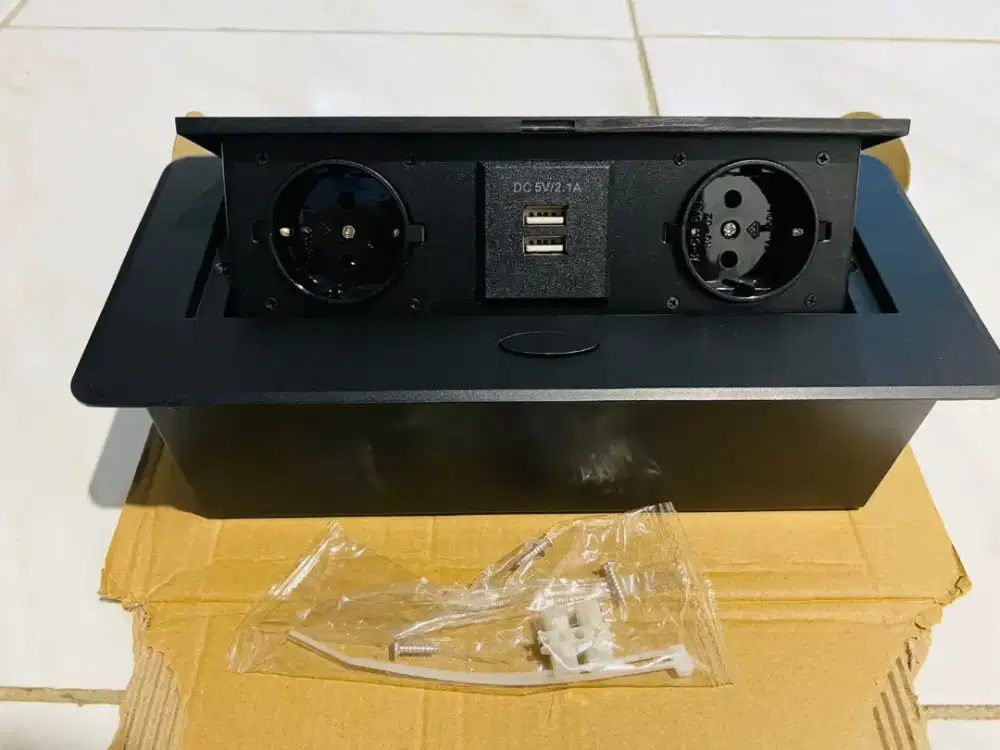 Stop kontak USB meja + selang 15 Meter