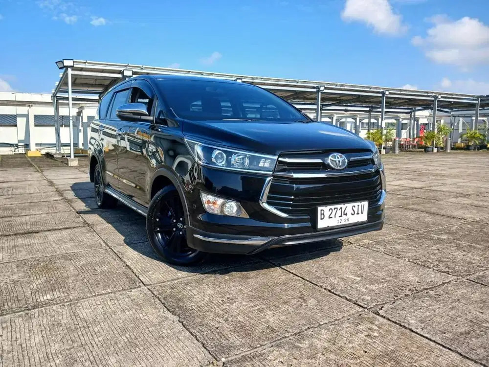 Toyota Innova Venturer Bensin AT