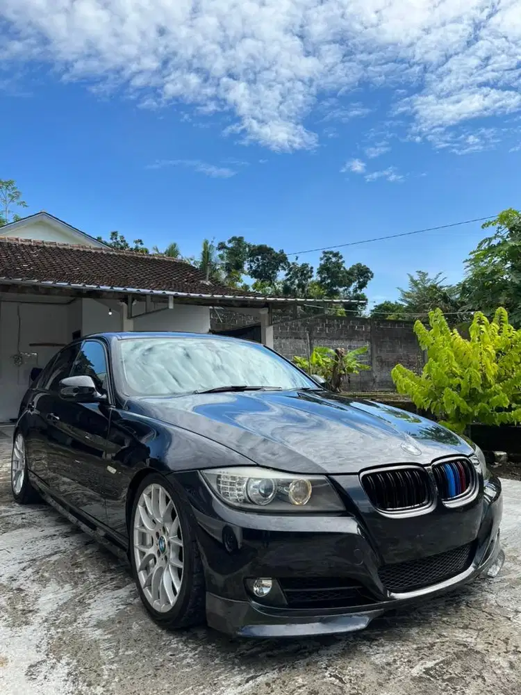 BMW E90 325  LCI Tahun 2010