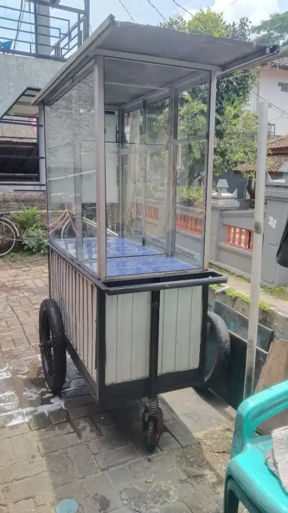 Gerobak roda full kaca