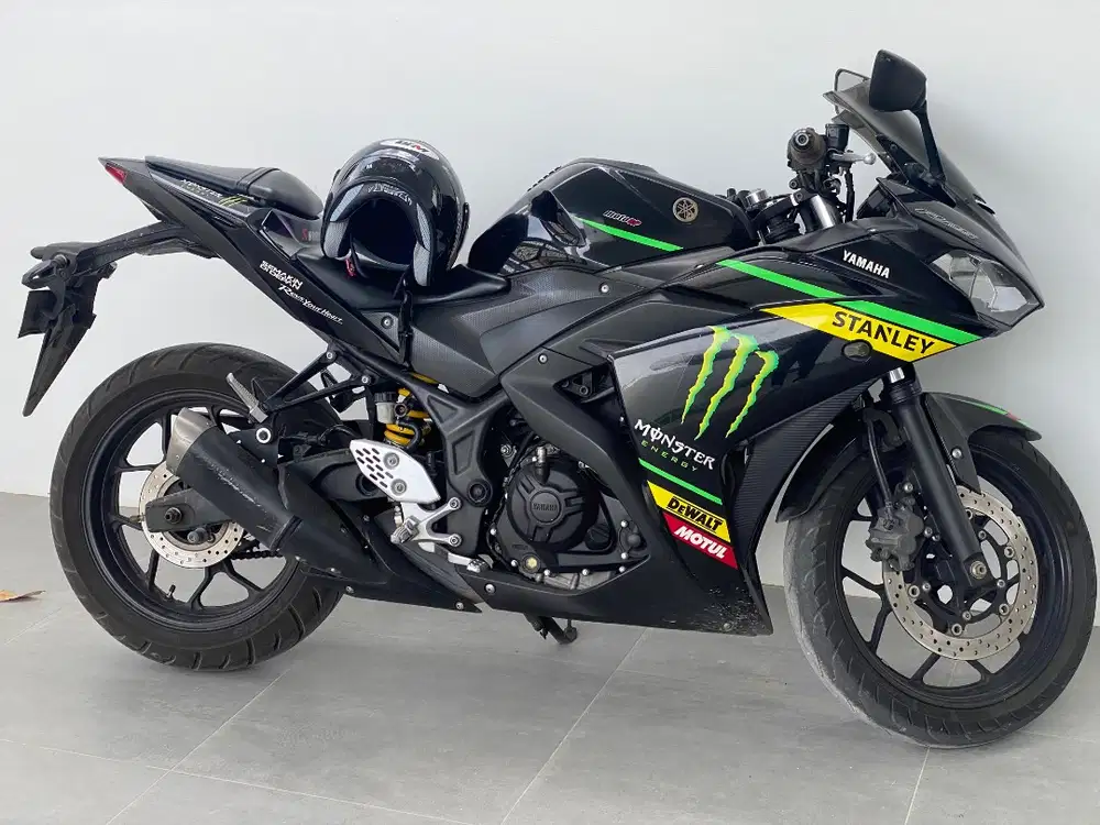 R25 - Plat BL Banda Aceh. Warna Hitam Tahun 2015.