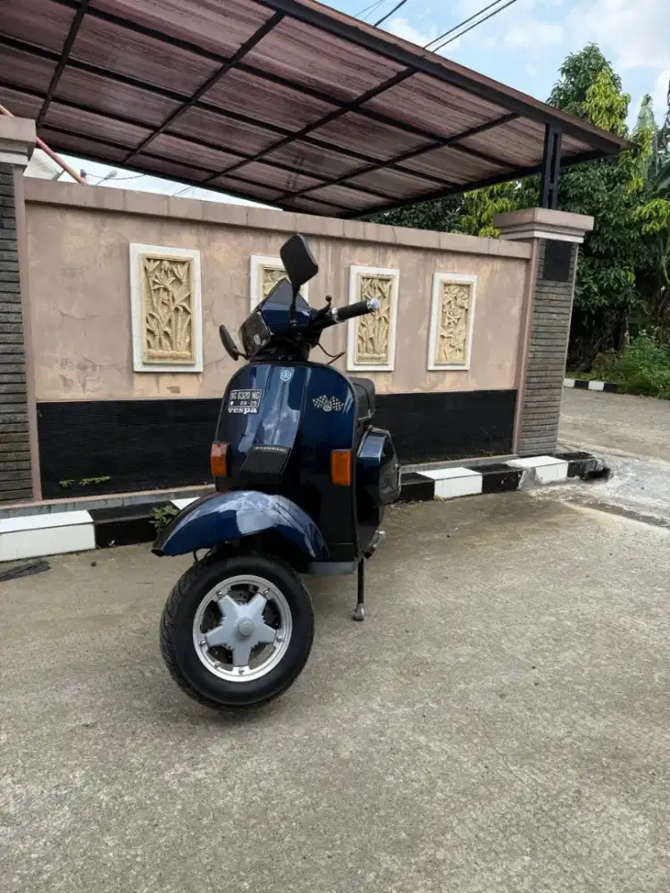 Vespa Excel Tahun 2001 Biru
