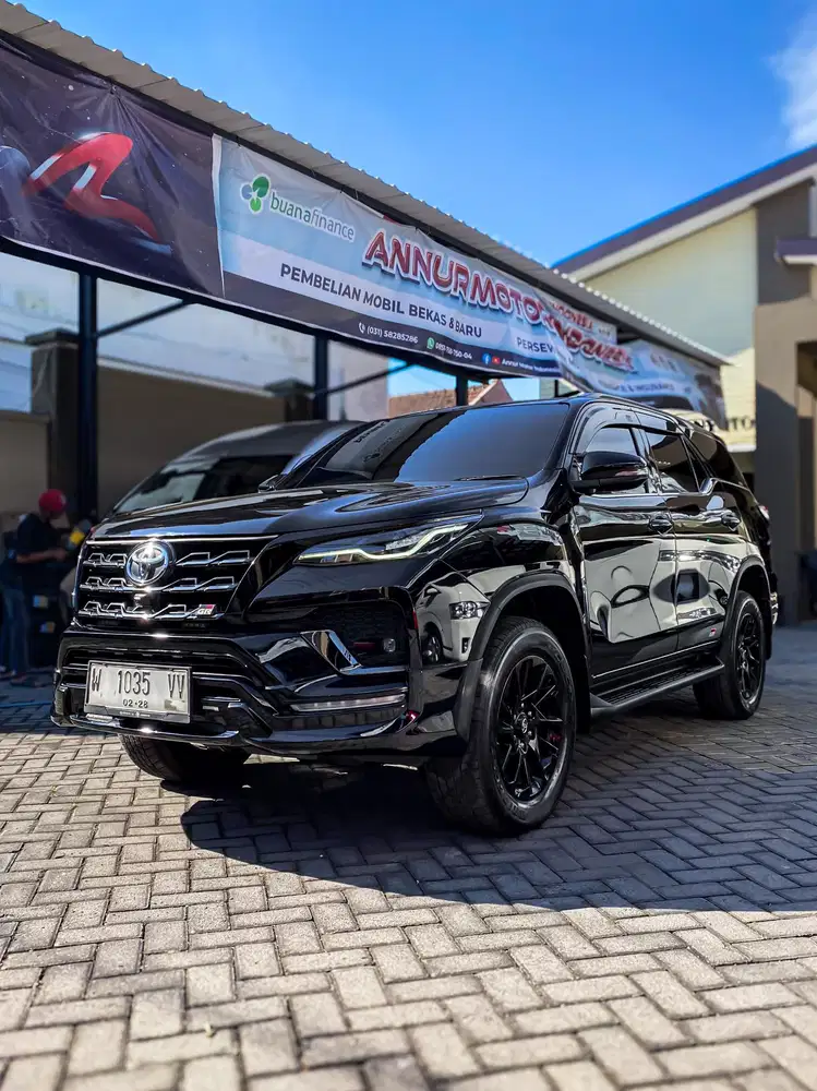 Fortuner 2.8 VRZ GR 4x2 AT 2022 Hitam