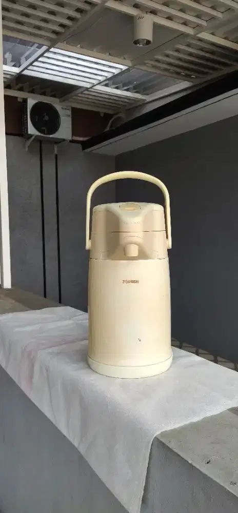 Zojirushi SR-CC30CS Vacuum Airpot Thermos Air Panas - 2.2 Liter (SS)